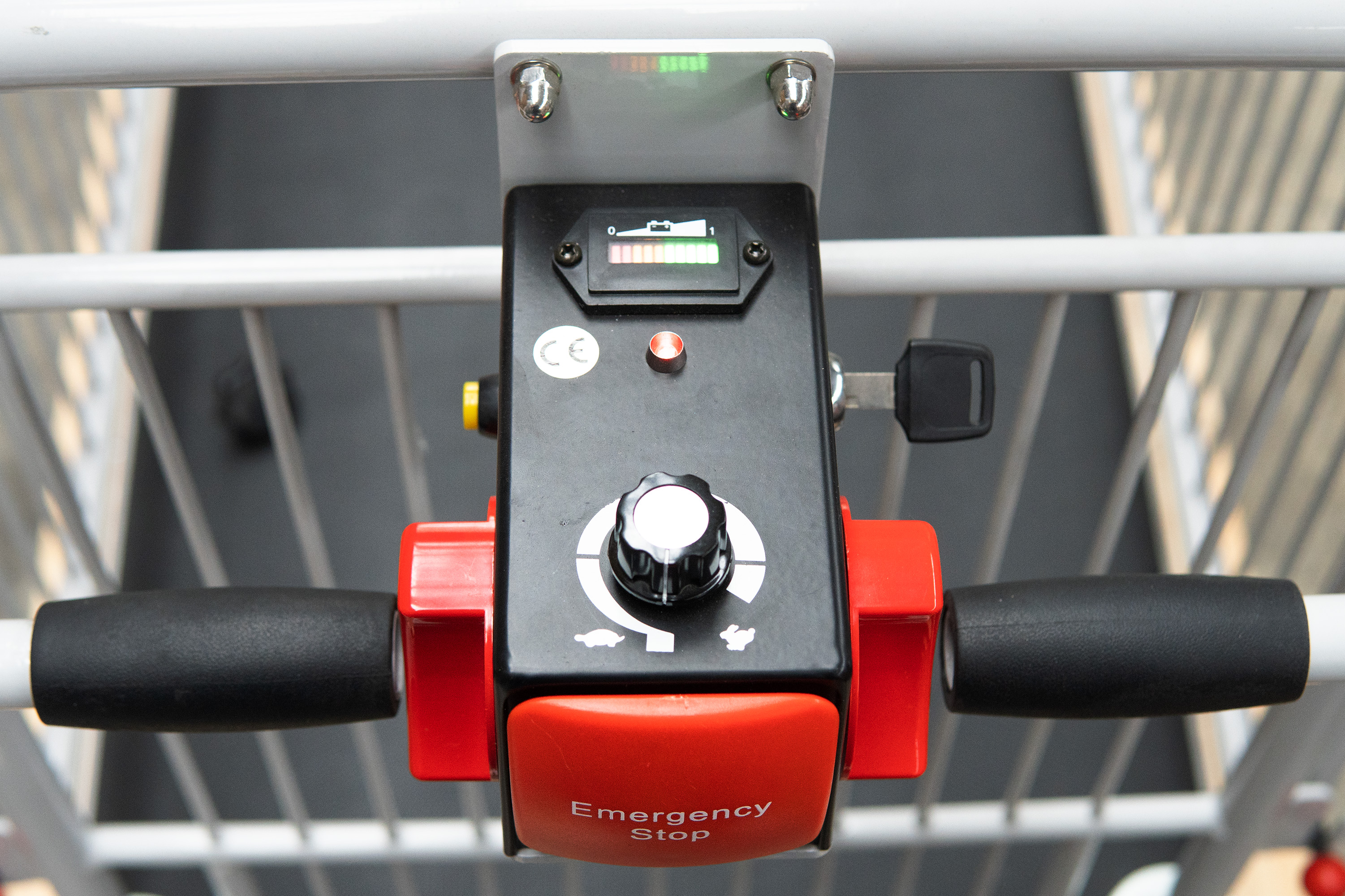 Elektrischer Plattformwagen mit Schlüsselschalter
