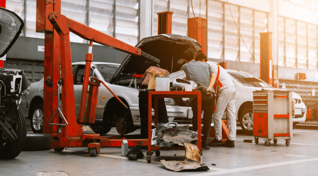 Beispiel - Werkstattkran als Motorheber Nutzung eines Motorkrans in Autowerkstatt