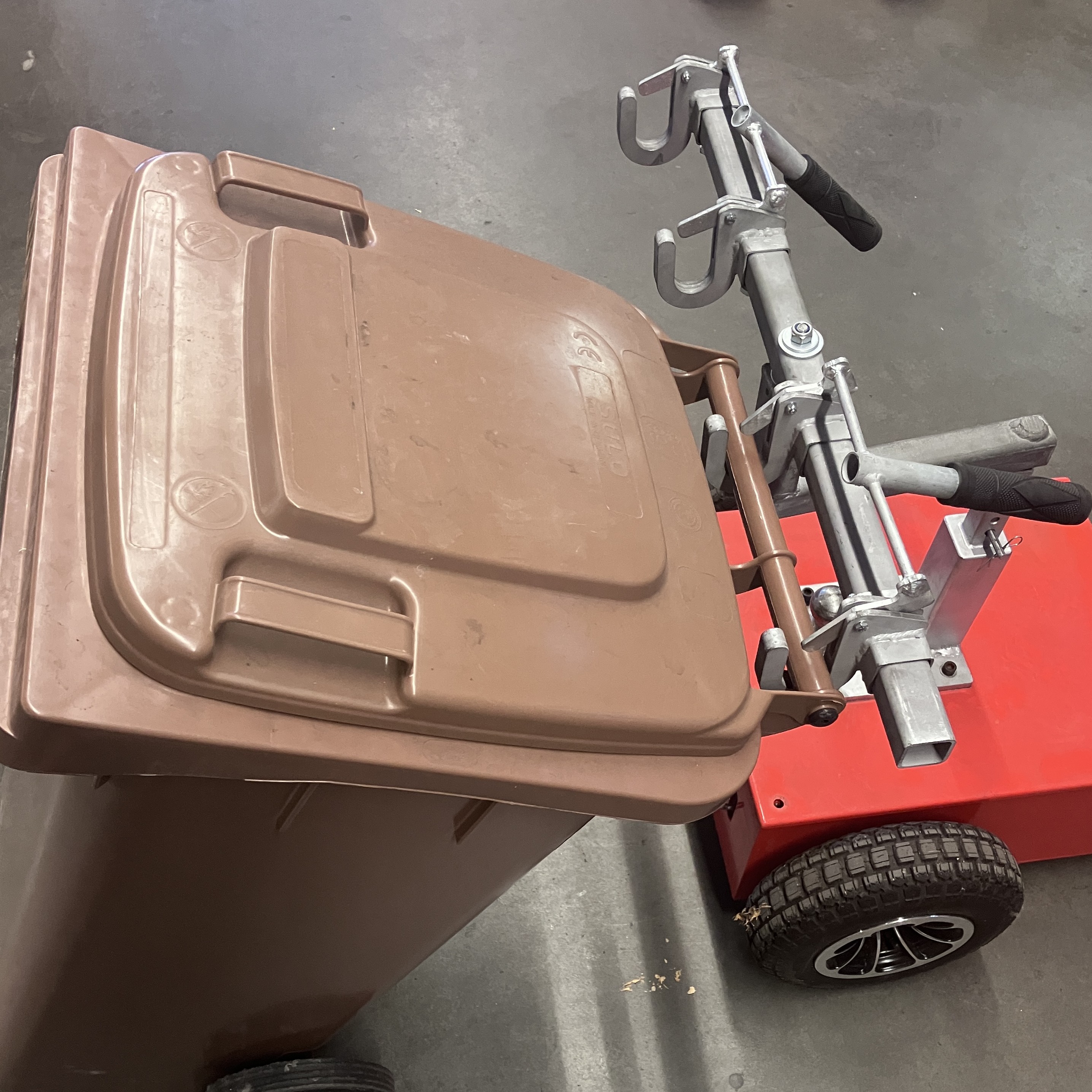 Mülltonnen-Kupplung für Elektroschlepper 1500kg PLUS+ GEBRAUCHT